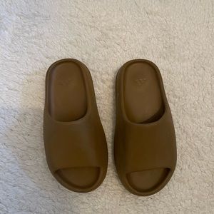 ADIDAS YEEZY SLIDE